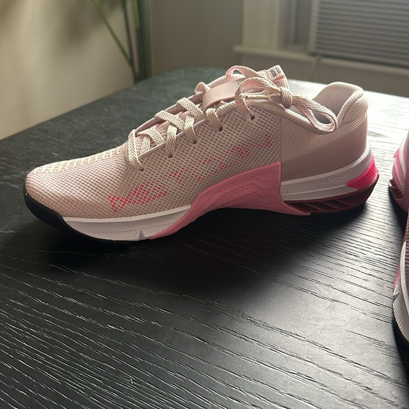 NWT Nike Metcon pink color way size 8 - Picture 3 of 5